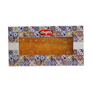 نبات شاخه زعفرانی پوشال دار 500 گرمی که در بسته بندی زیبایی با سینی کریستالی قرار دارد.